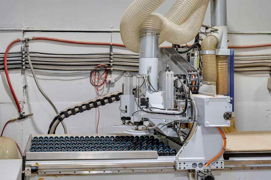 MLS® A2260051 - 635 35 Avenue NE in Greenview Industrial Park Calgary, Commercial