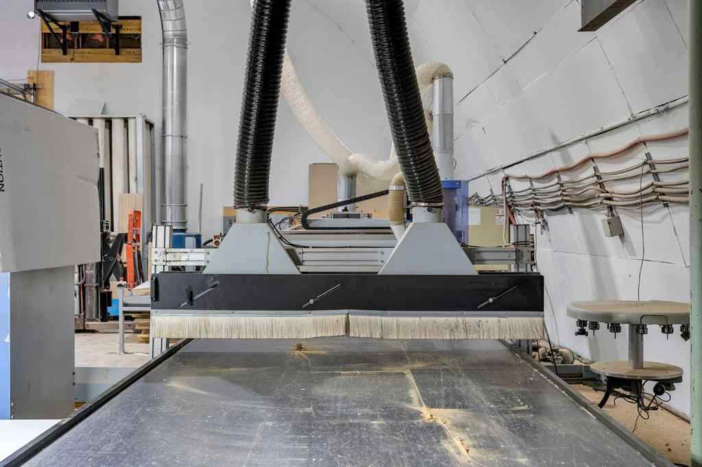 MLS® A2260051 - 635 35 Avenue NE in Greenview Industrial Park Calgary, Commercial