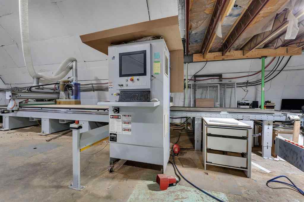 MLS® A2260051 - 635 35 Avenue NE in Greenview Industrial Park Calgary, Commercial