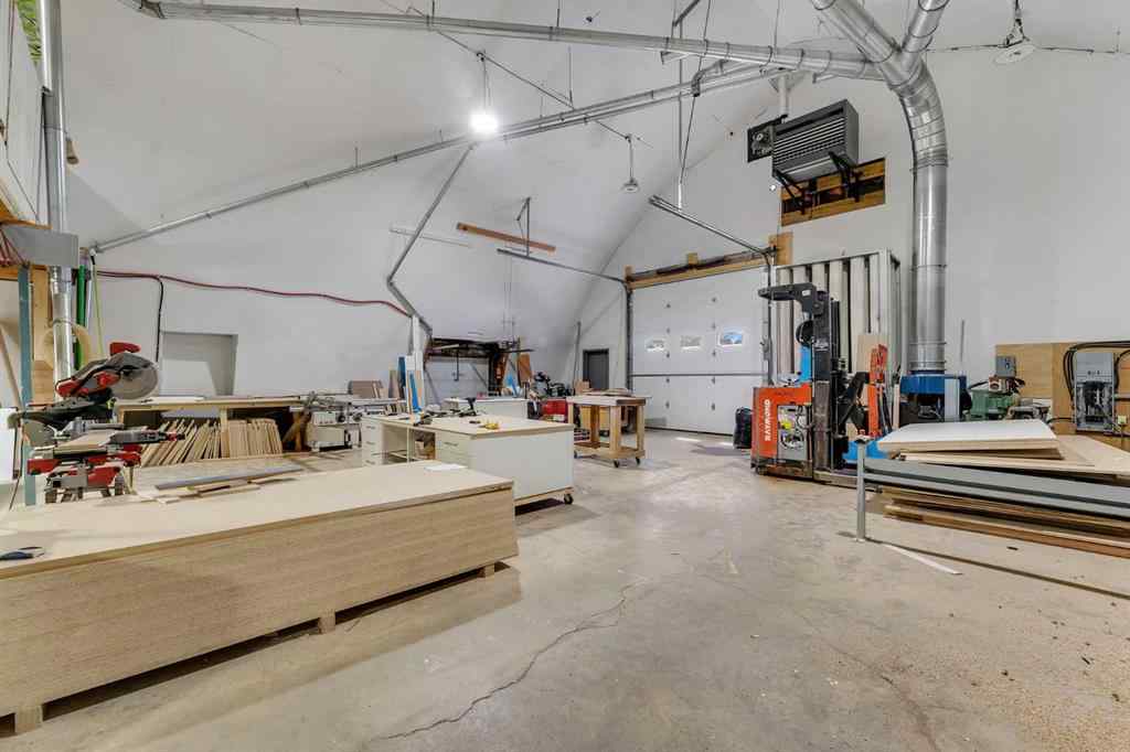 MLS® A2260051 - 635 35 Avenue NE in Greenview Industrial Park Calgary, Commercial