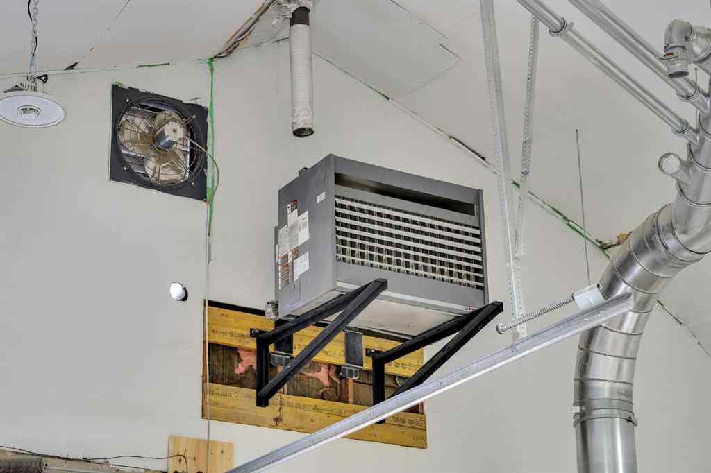 MLS® A2260051 - 635 35 Avenue NE in Greenview Industrial Park Calgary, Commercial