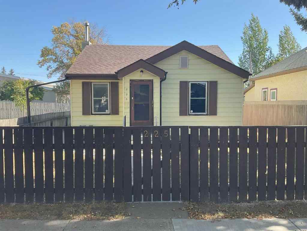 MLS® A2260073 - 225 15 Street N in Westminster Lethbridge, Residential