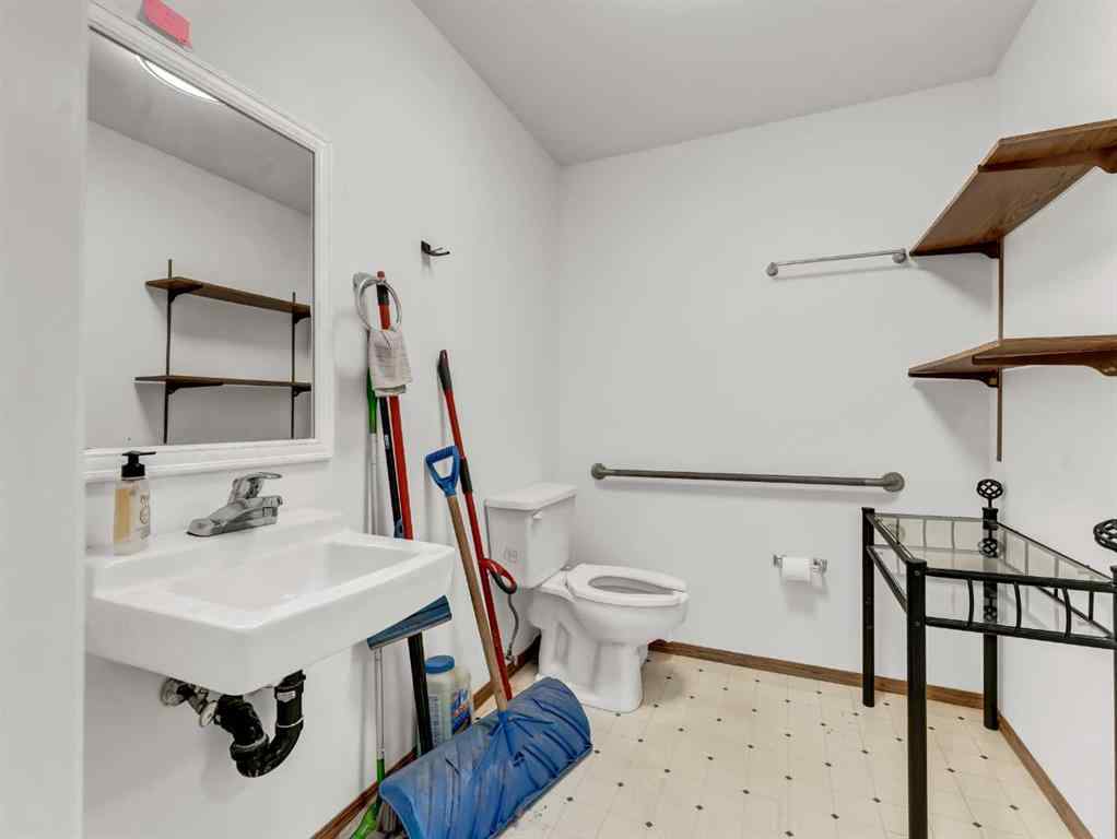 MLS® A2260076 - Unit #8 3295 Dunmore Road SE in Ross Glen Medicine Hat, Commercial