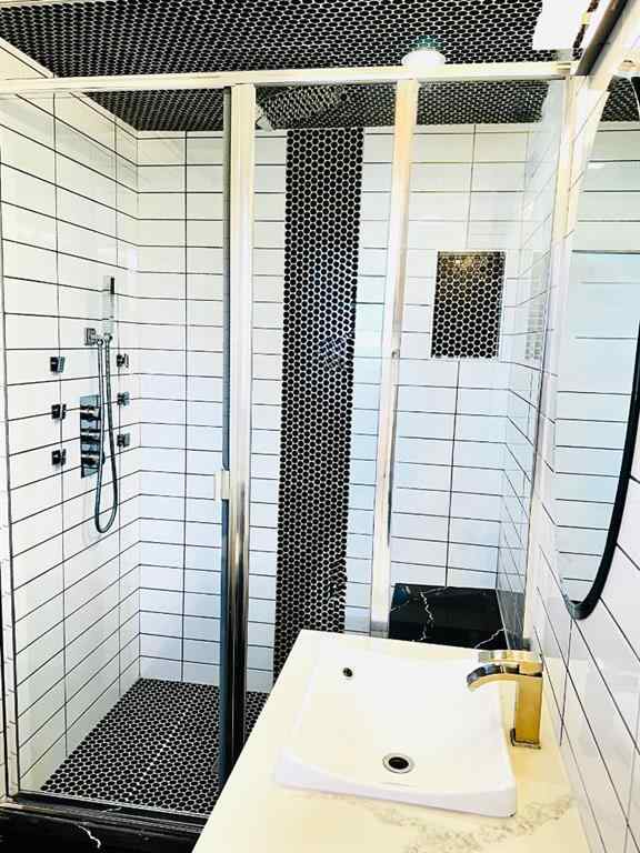 MLS® A2260098 - 10304 Elbow Drive SW in Southwood Calgary, Residential