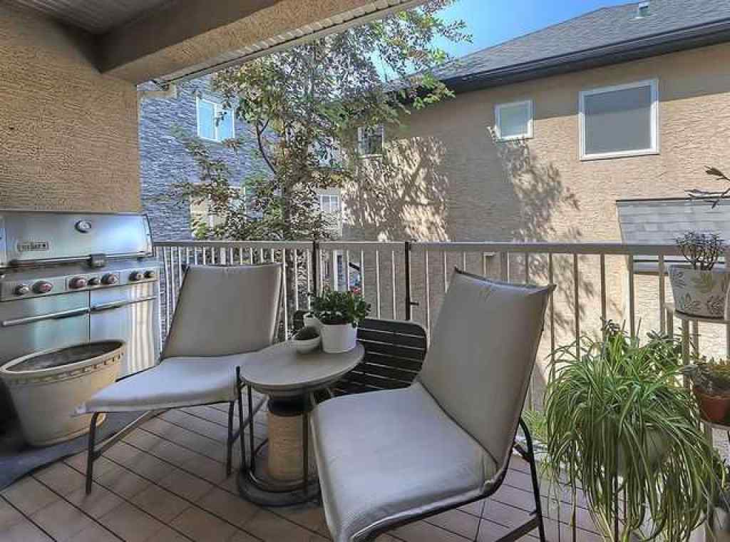 MLS® A2260108 - 455 20 Avenue NE in Winston Heights/Mountview Calgary, Residential