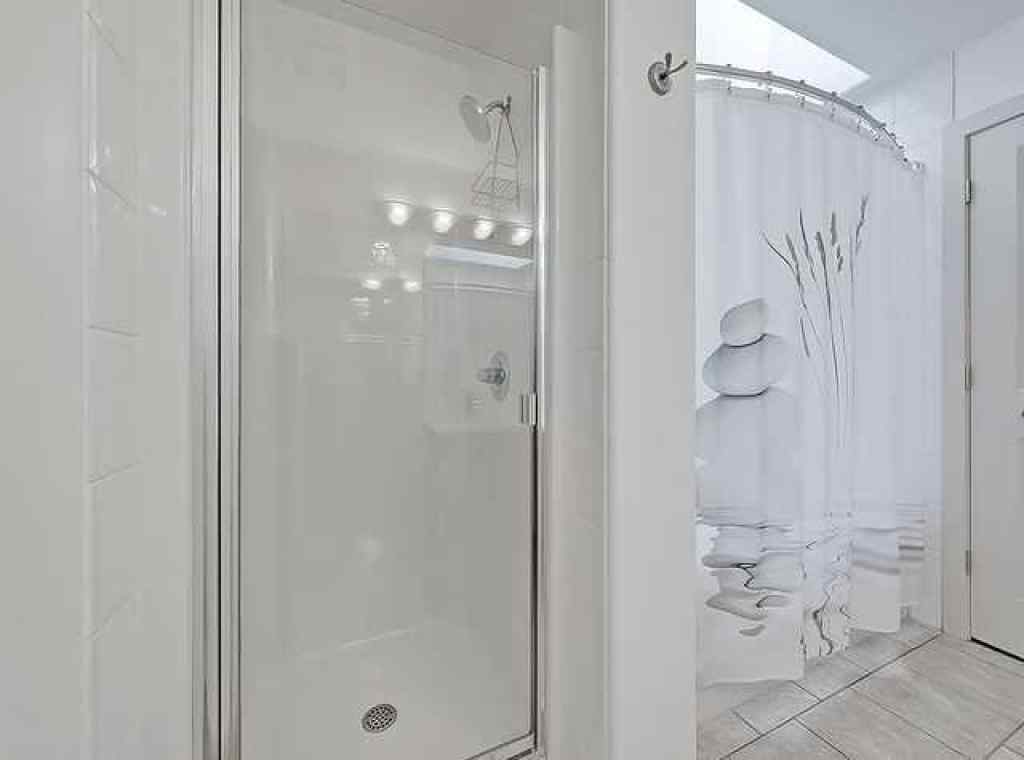 MLS® A2260108 - 455 20 Avenue NE in Winston Heights/Mountview Calgary, Residential