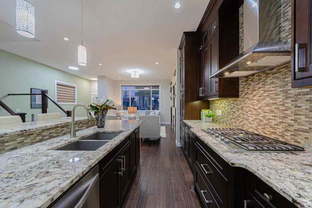 MLS® A2260135 - 462 23 Avenue NW in Mount Pleasant Calgary, Residential