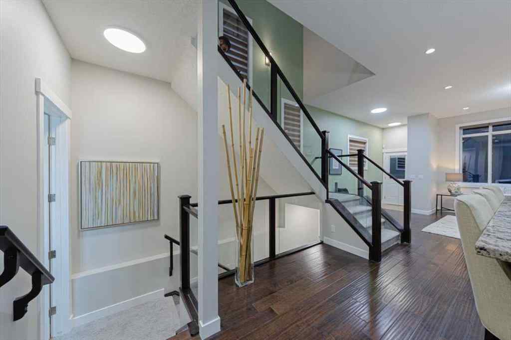 MLS® A2260135 - 462 23 Avenue NW in Mount Pleasant Calgary, Residential