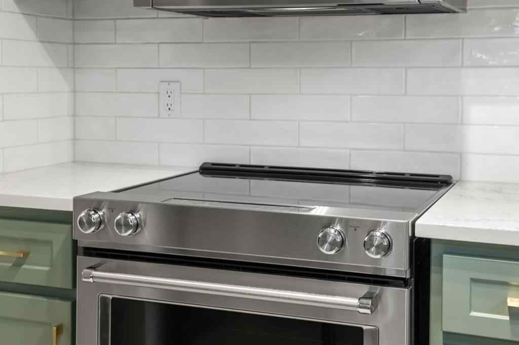 MLS® A2260154 - Unit #7 821 3 Avenue SW in Downtown Commercial Core Calgary, Residential