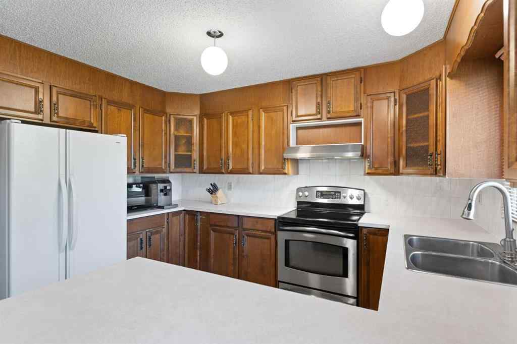 MLS® A2260172 - 20 Edgehill Rise NW in Edgemont Calgary, Residential