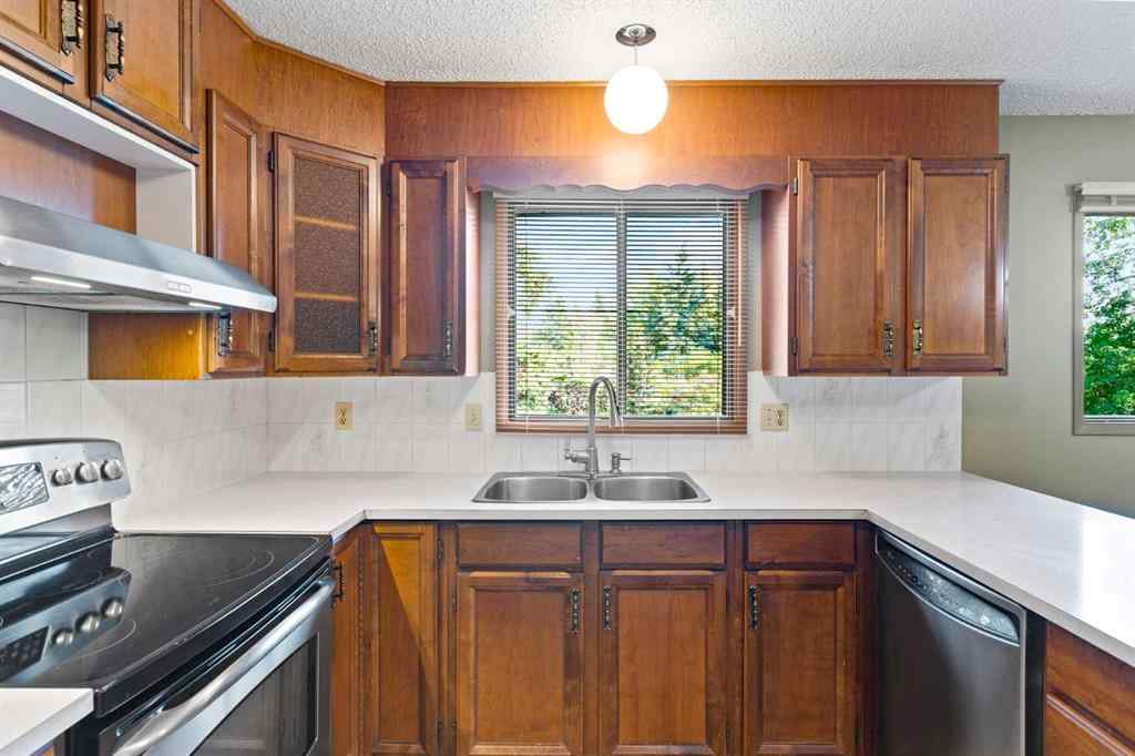 MLS® A2260172 - 20 Edgehill Rise NW in Edgemont Calgary, Residential