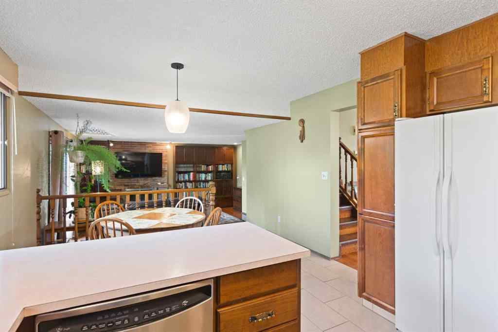 MLS® A2260172 - 20 Edgehill Rise NW in Edgemont Calgary, Residential