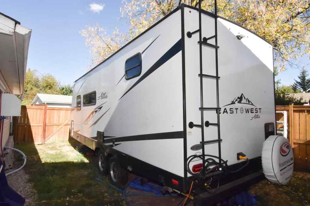 MLS® A2260181 - 112 Woodvale Road SW in Woodlands Calgary, Residential