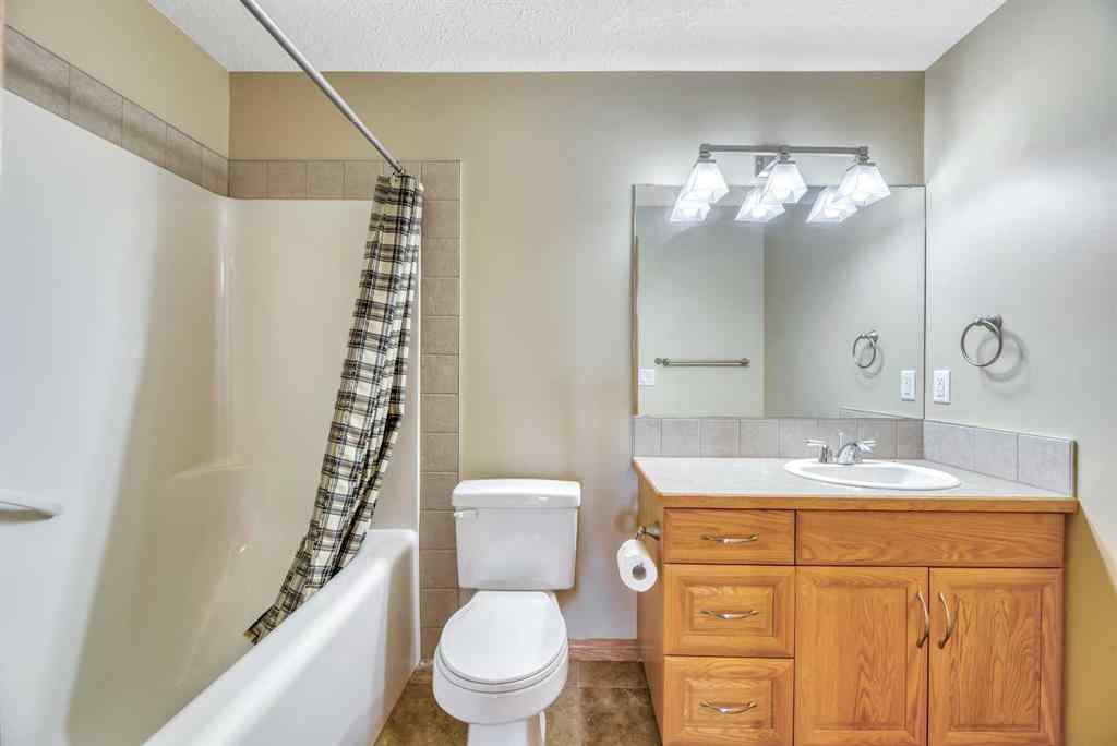 MLS® A2260183 - 20 Hillcrest Boulevard  in Hillview Estates Strathmore, Residential