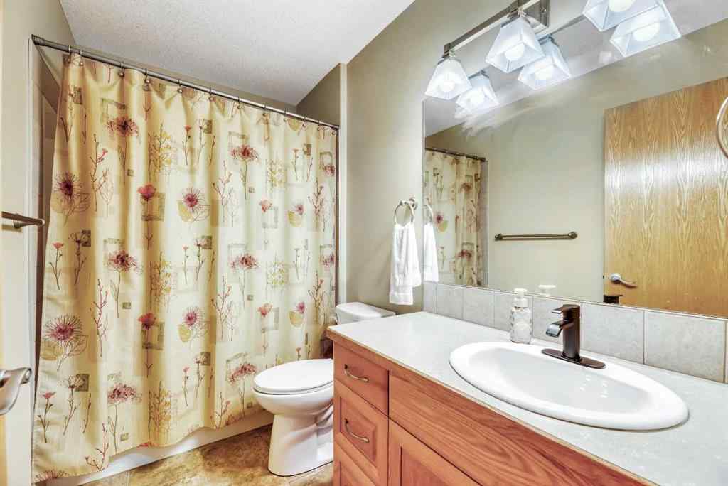 MLS® A2260183 - 20 Hillcrest Boulevard  in Hillview Estates Strathmore, Residential