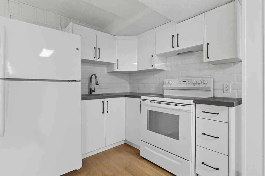 MLS® A2260191 - 972 Bracewood Rise SW in Braeside Calgary, Residential