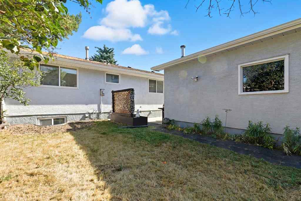 MLS® A2260191 - 972 Bracewood Rise SW in Braeside Calgary, Residential