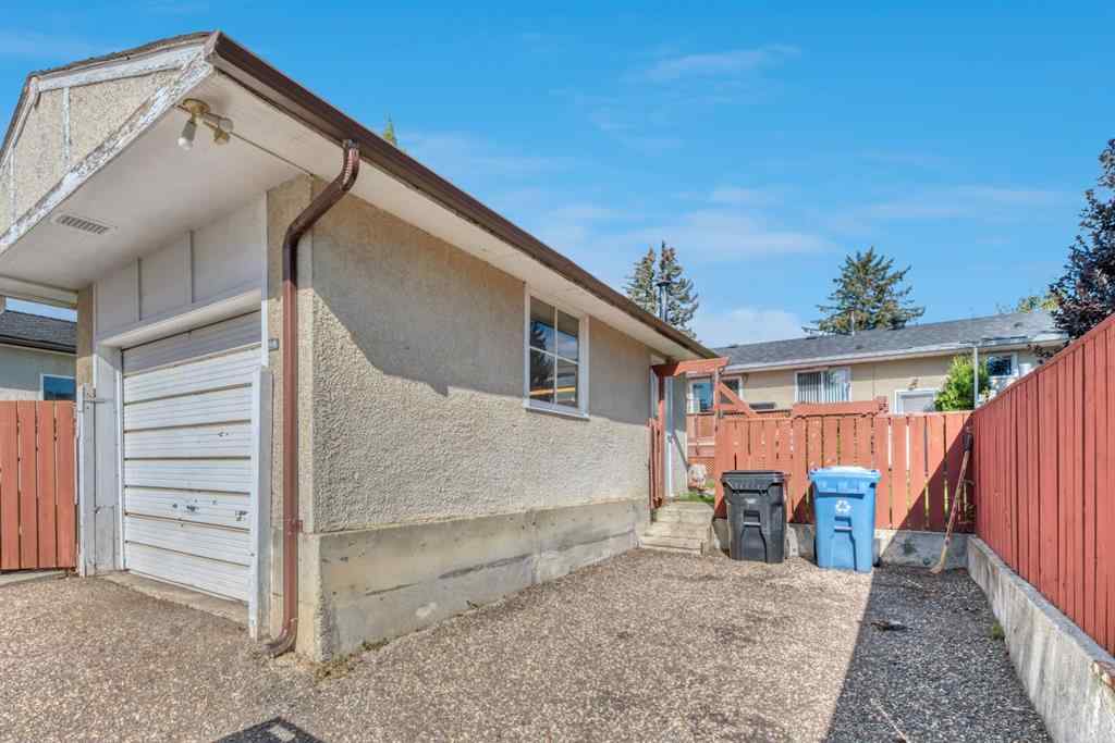MLS® A2260198 - 23 Brazeau Crescent SW in Braeside Calgary, Residential