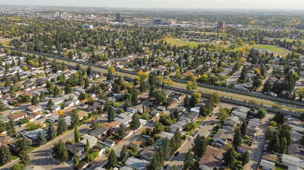 MLS® A2260198 - 23 Brazeau Crescent SW in Braeside Calgary, Residential