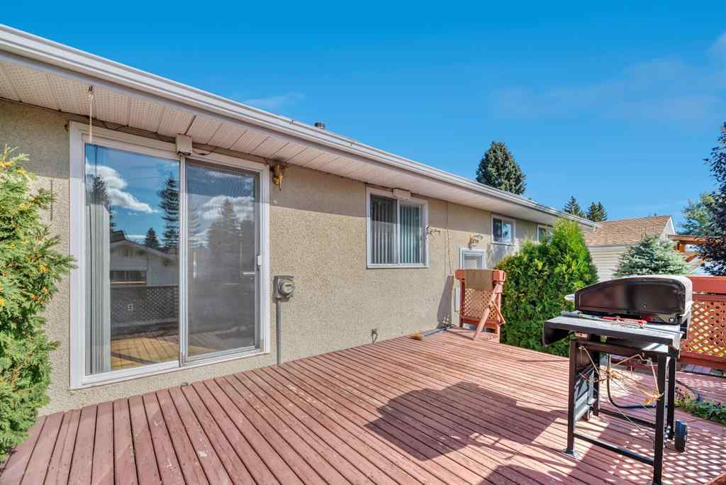 MLS® A2260198 - 23 Brazeau Crescent SW in Braeside Calgary, Residential