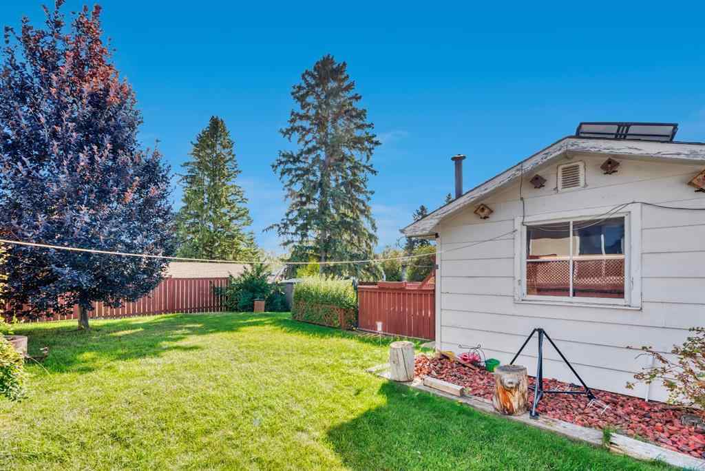 MLS® A2260198 - 23 Brazeau Crescent SW in Braeside Calgary, Residential