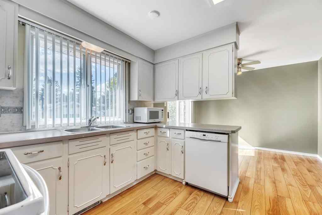 MLS® A2260198 - 23 Brazeau Crescent SW in Braeside Calgary, Residential