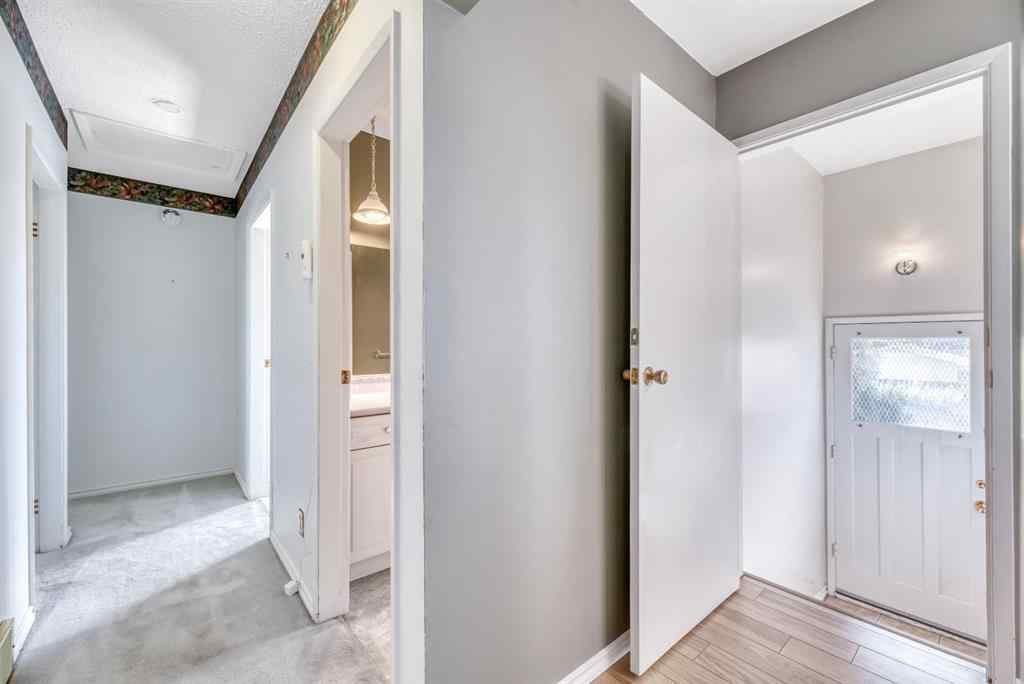 MLS® A2260198 - 23 Brazeau Crescent SW in Braeside Calgary, Residential