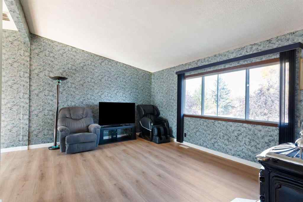 MLS® A2260229 - 433 1 Avenue NE in The Village Airdrie, Residential