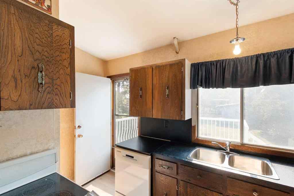MLS® A2260229 - 433 1 Avenue NE in The Village Airdrie, Residential