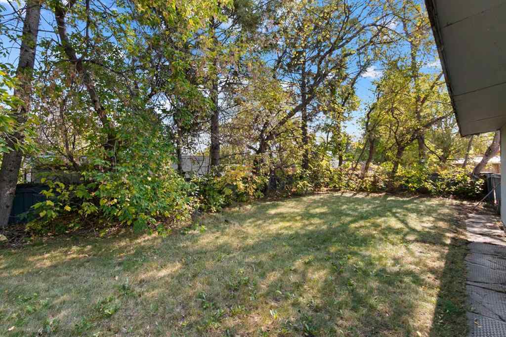 MLS® A2260229 - 433 1 Avenue NE in The Village Airdrie, Residential