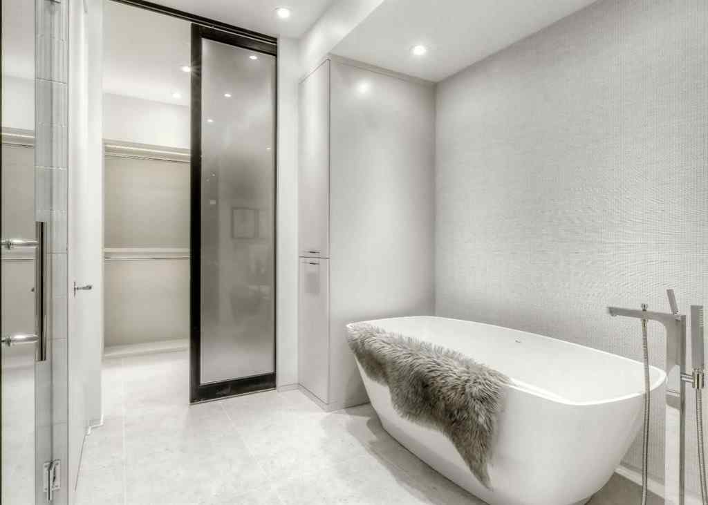 MLS® A2260248 - 2103 6 Avenue NW in West Hillhurst Calgary, Residential