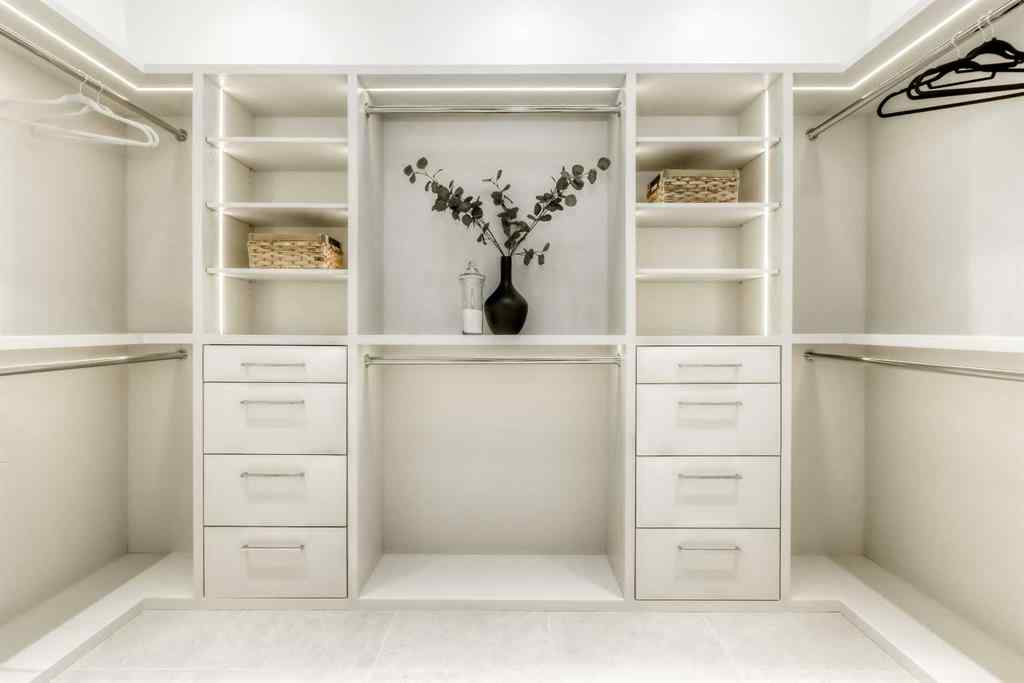 MLS® A2260248 - 2103 6 Avenue NW in West Hillhurst Calgary, Residential