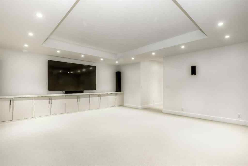 MLS® A2260248 - 2103 6 Avenue NW in West Hillhurst Calgary, Residential