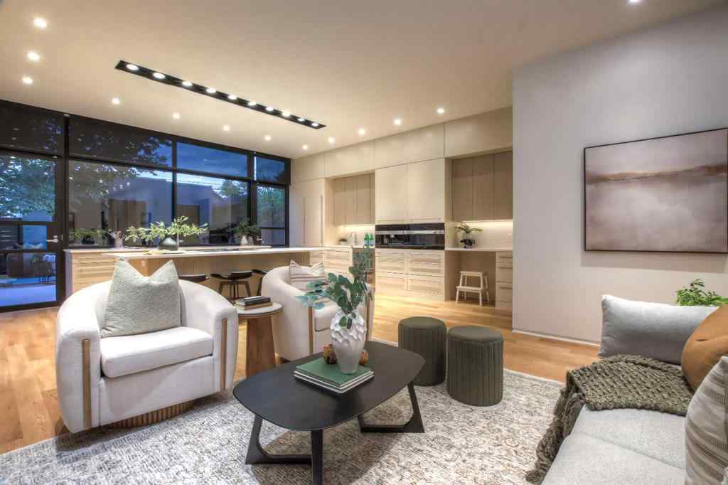 MLS® A2260248 - 2103 6 Avenue NW in West Hillhurst Calgary, Residential