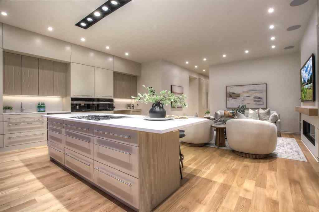 MLS® A2260248 - 2103 6 Avenue NW in West Hillhurst Calgary, Residential