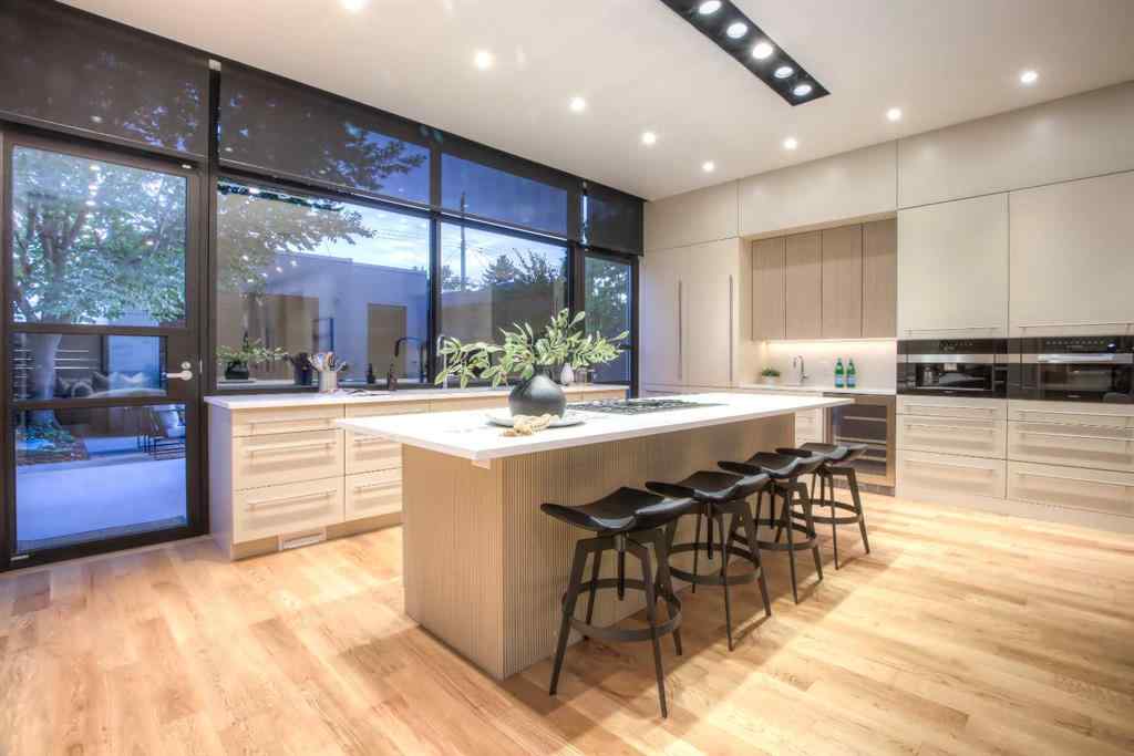 MLS® A2260248 - 2103 6 Avenue NW in West Hillhurst Calgary, Residential