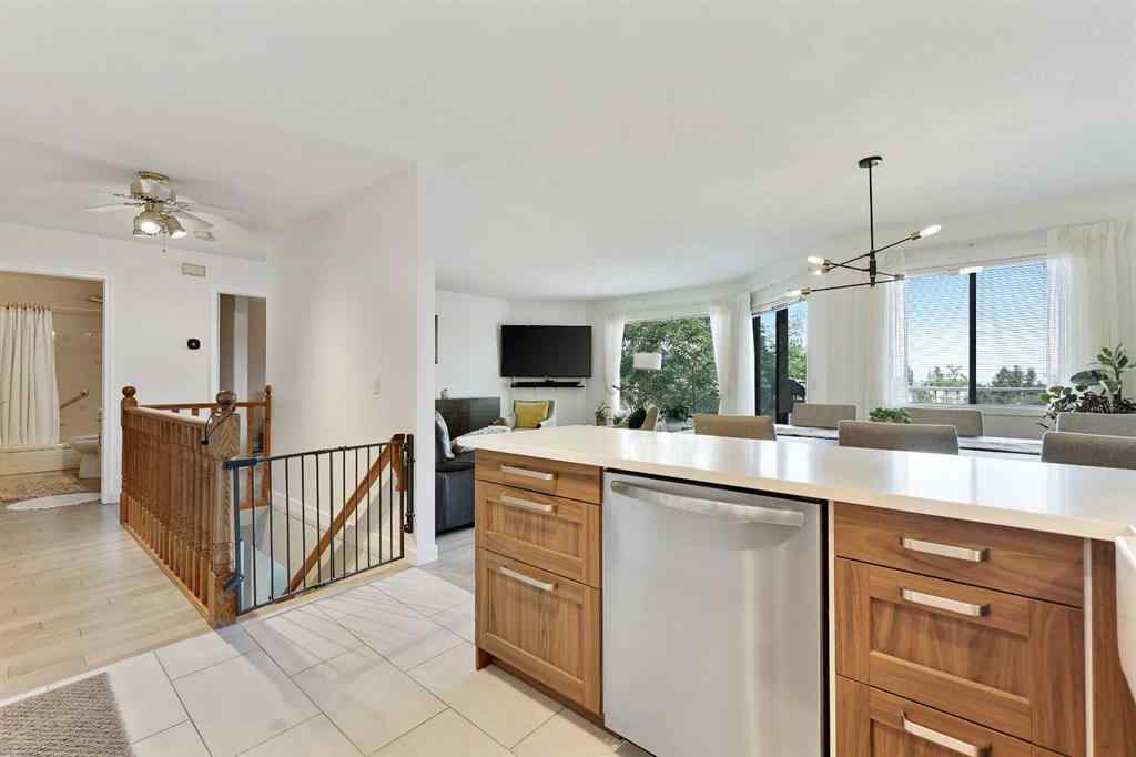 MLS® A2260262 - 72 Coach Side Terrace SW in Coach Hill Calgary, Residential