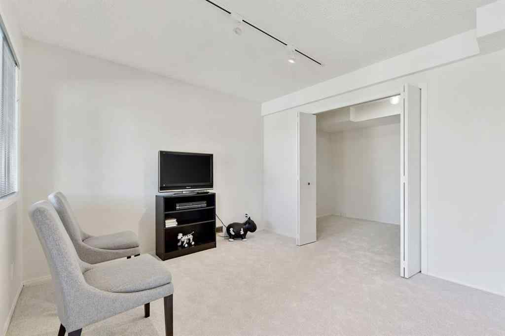 MLS® A2260262 - 72 Coach Side Terrace SW in Coach Hill Calgary, Residential