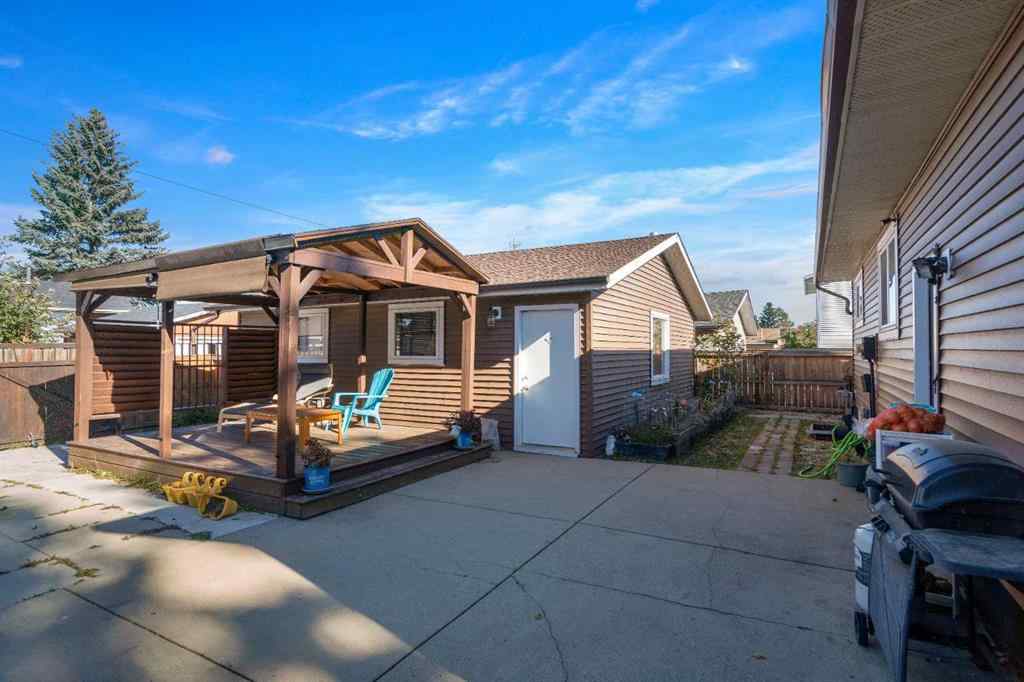 MLS® A2260304 - 6108 28 Avenue NE in Pineridge Calgary, Residential