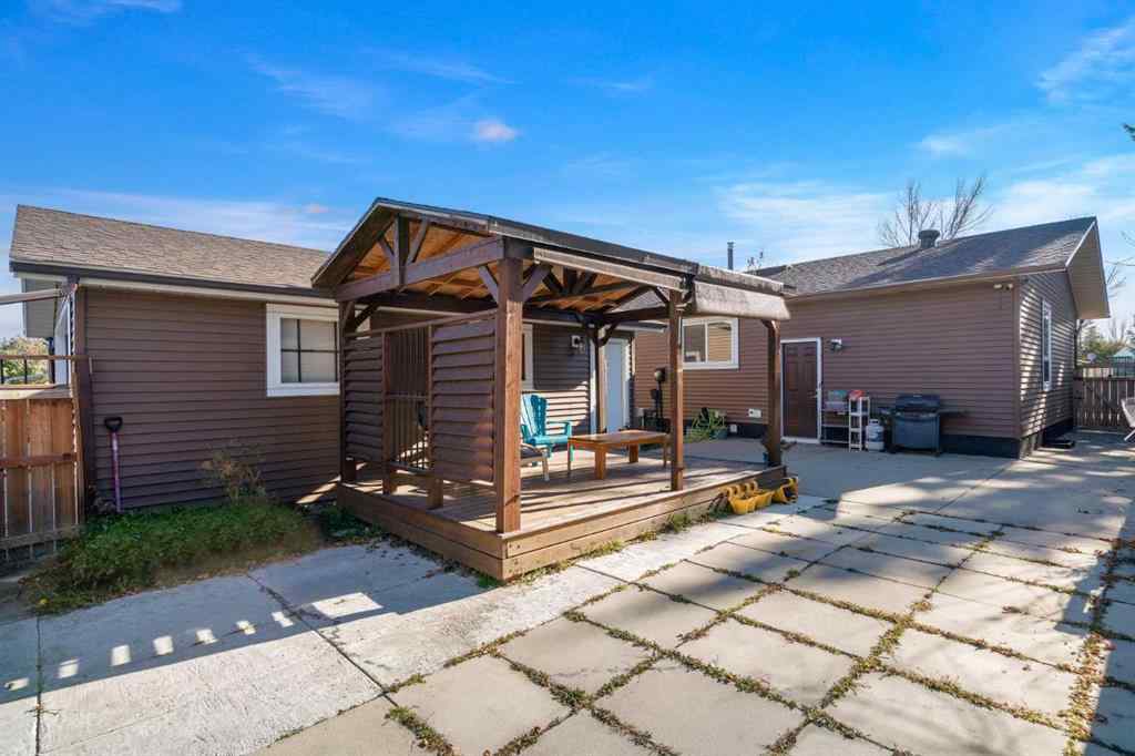 MLS® A2260304 - 6108 28 Avenue NE in Pineridge Calgary, Residential