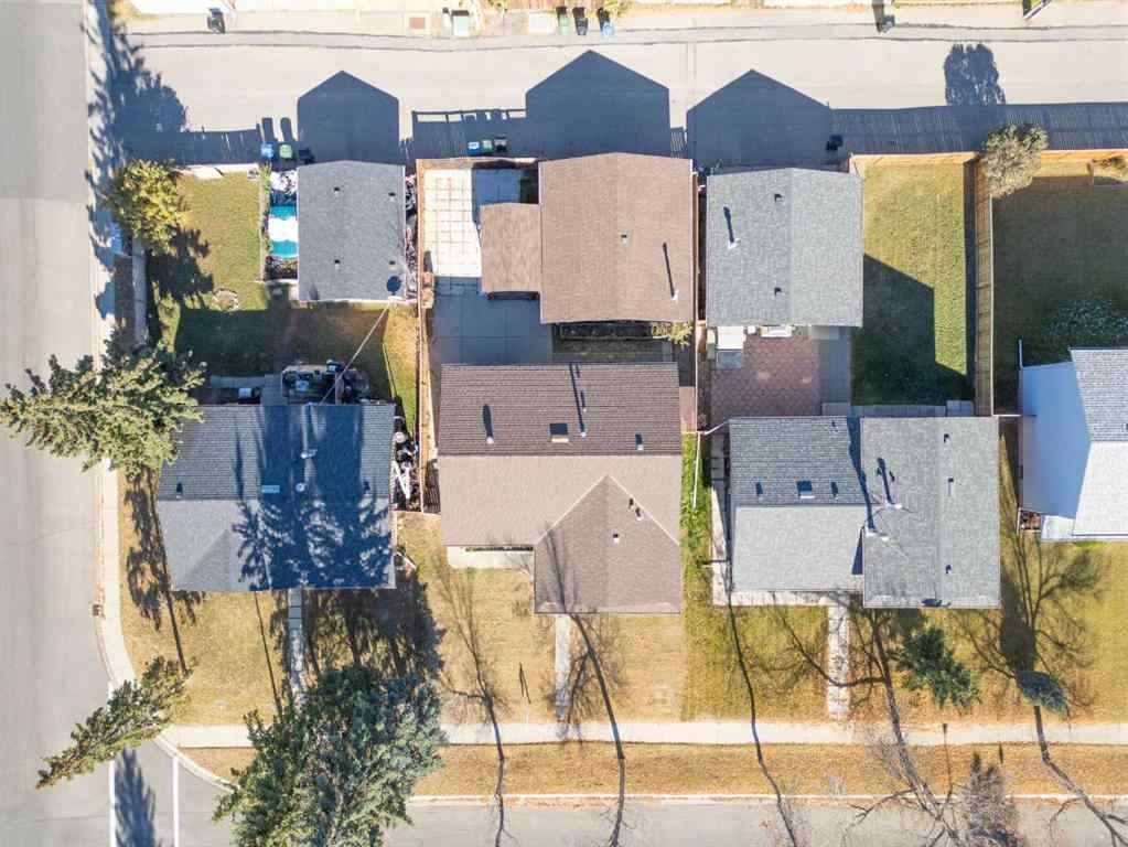 MLS® A2260304 - 6108 28 Avenue NE in Pineridge Calgary, Residential