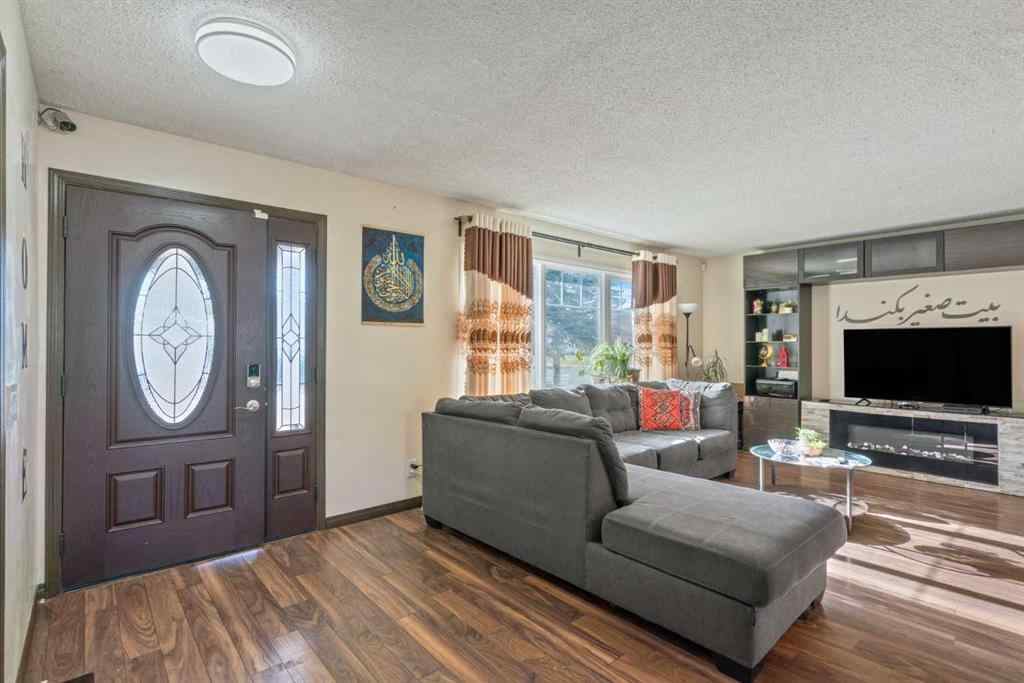 MLS® A2260304 - 6108 28 Avenue NE in Pineridge Calgary, Residential