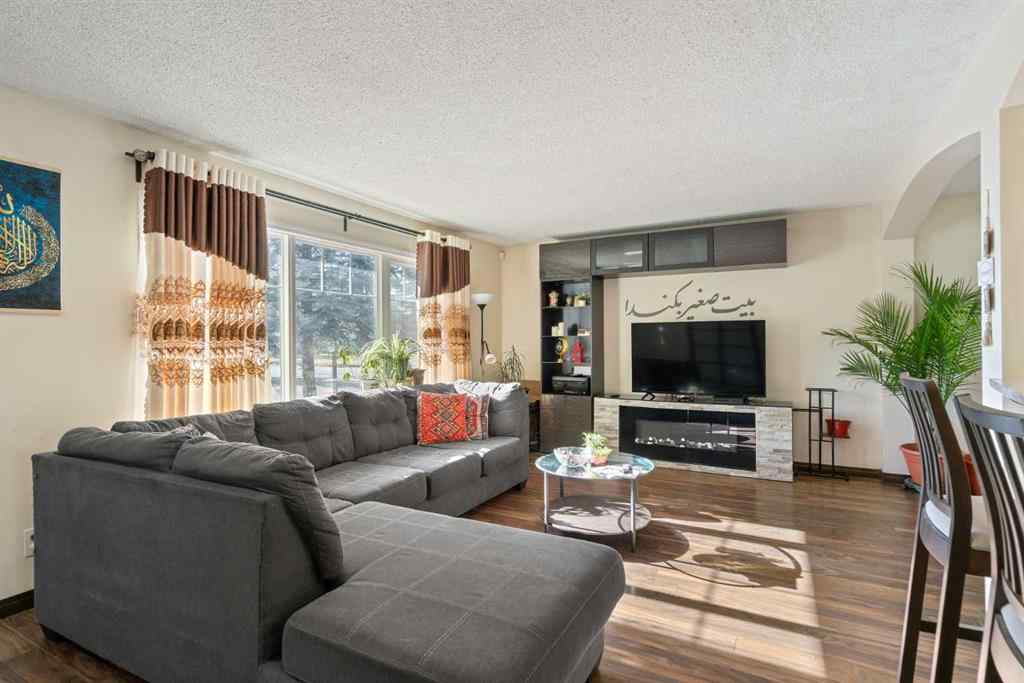 MLS® A2260304 - 6108 28 Avenue NE in Pineridge Calgary, Residential