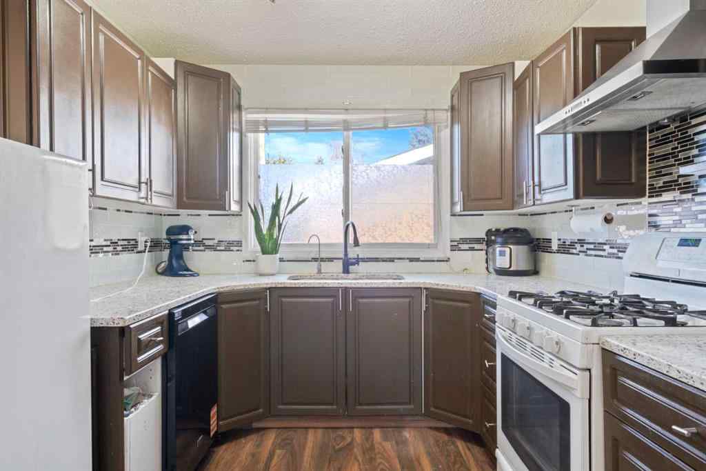 MLS® A2260304 - 6108 28 Avenue NE in Pineridge Calgary, Residential