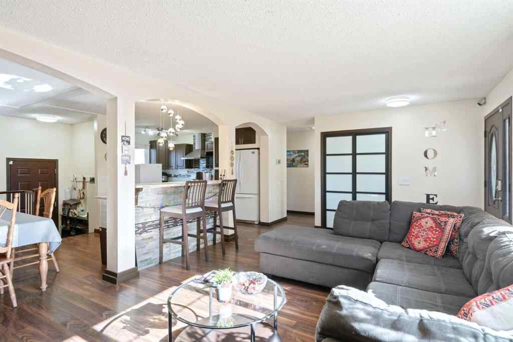 MLS® A2260304 - 6108 28 Avenue NE in Pineridge Calgary, Residential