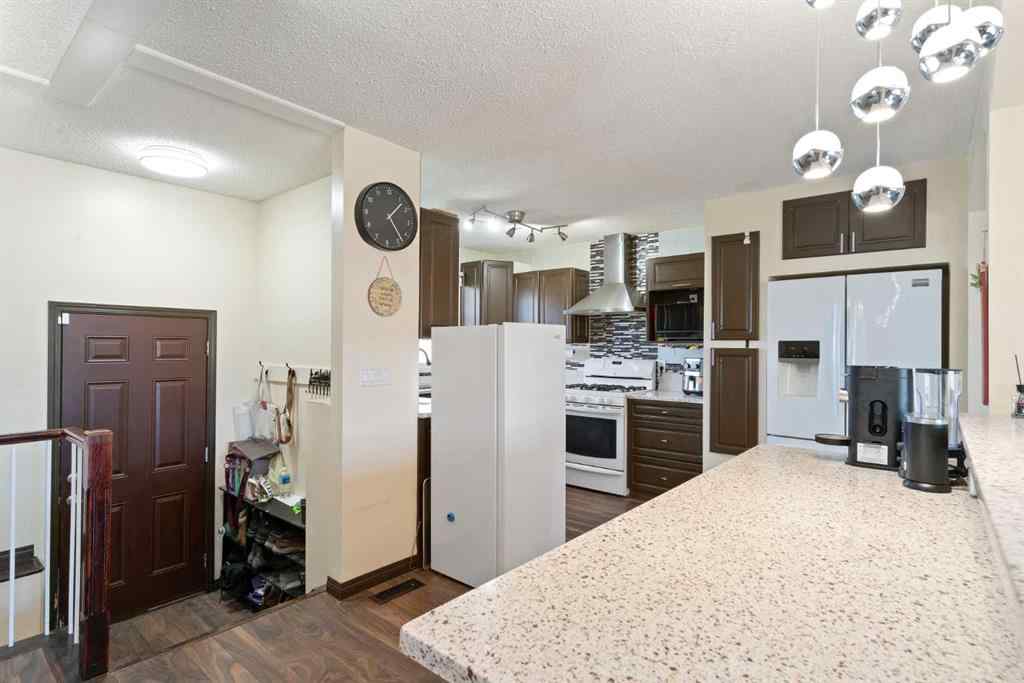 MLS® A2260304 - 6108 28 Avenue NE in Pineridge Calgary, Residential