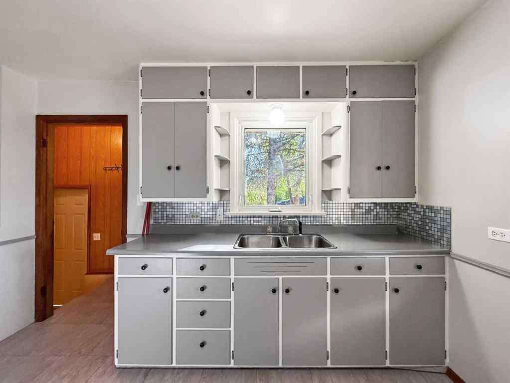 MLS® A2260308 - 5002 49 Avenue  in NONE Botha, Residential