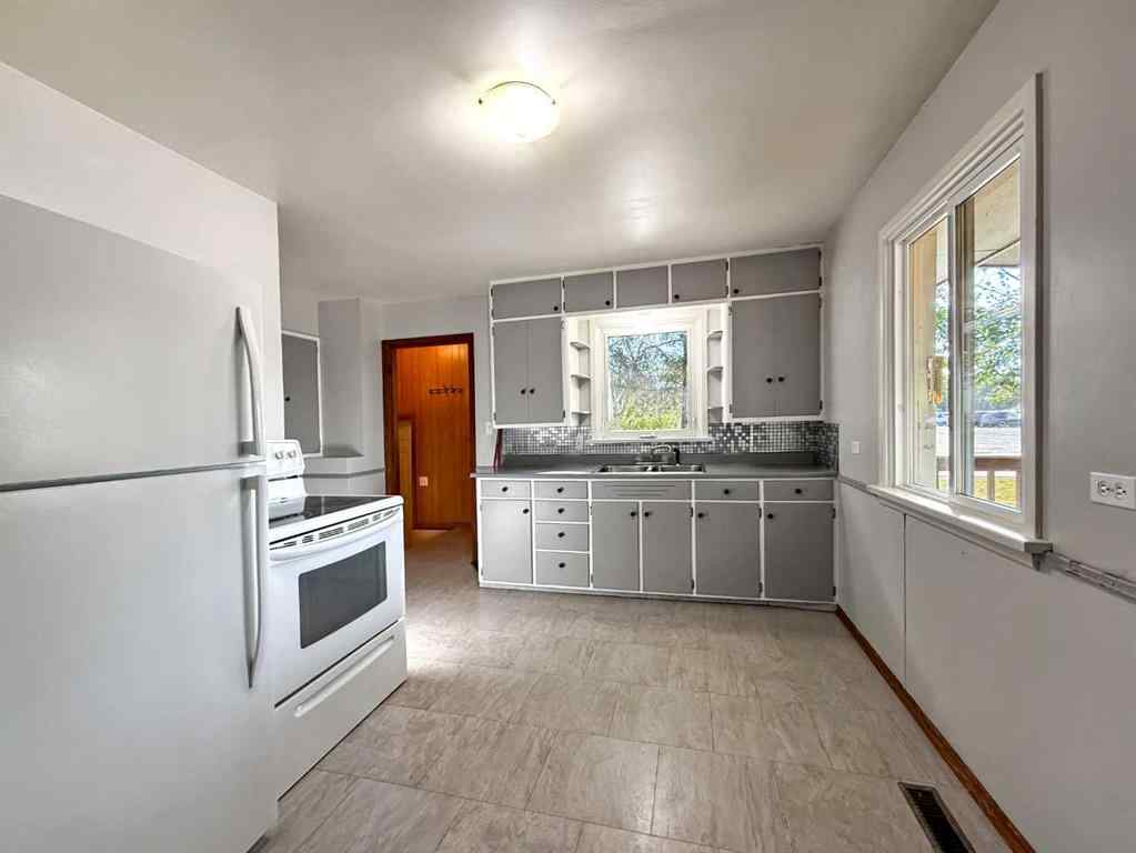 MLS® A2260308 - 5002 49 Avenue  in NONE Botha, Residential