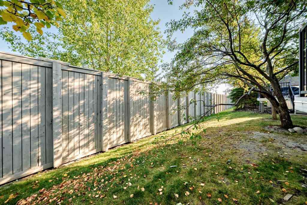 MLS® A2260319 - 92 simcoe Place SW in Signal Hill Calgary, Residential