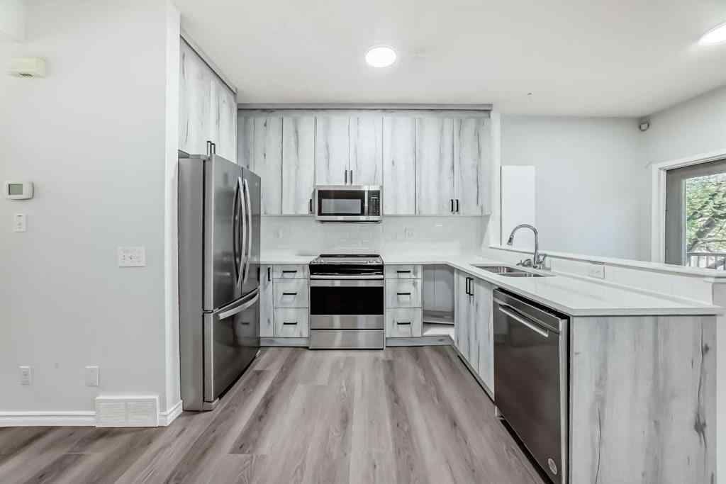 MLS® A2260319 - 92 simcoe Place SW in Signal Hill Calgary, Residential